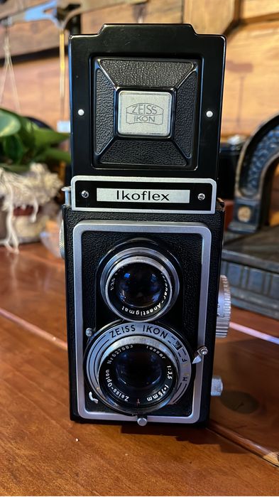 Antiga maquina fotografica ikoflex