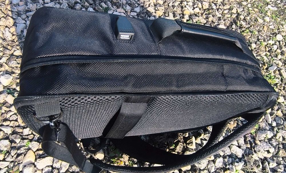 Torba/plecak biznesowy / podróżny na laptopa z USB – czarny