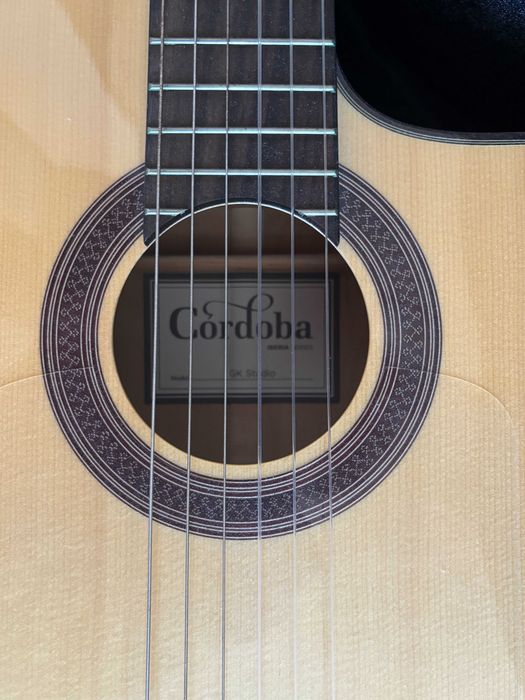 Guitarra Clássica Eletroacústica Córdoba GK Studio + Hard Case – Como Nova