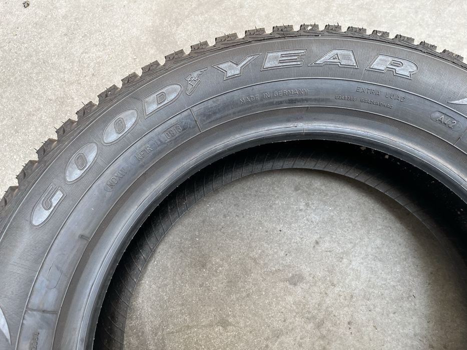 1 szt Goodyear 205/60r16 UltraGrip ice+