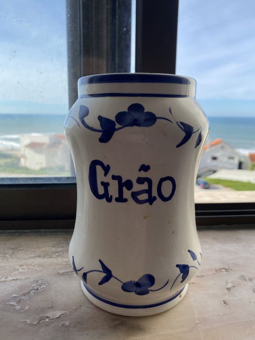 2 Ceramic Jugs445334343292047360