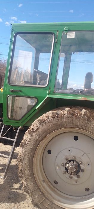 Трактор МТЗ 82 в робочому стані все працює завів і поїхав