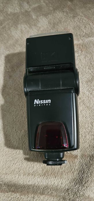 Flash nikon.  Como novo mas incompatível com a minha máquina