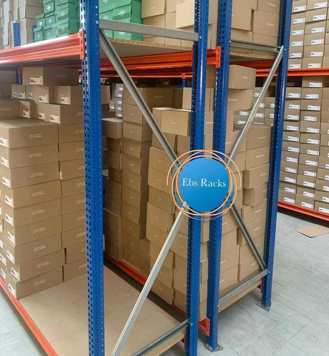 Estante metálica robusta ideal para suportar carga ligeira/média