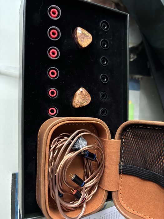 Sluchawki monitory IEM douszne Queen of Audio Mojito by Kinera