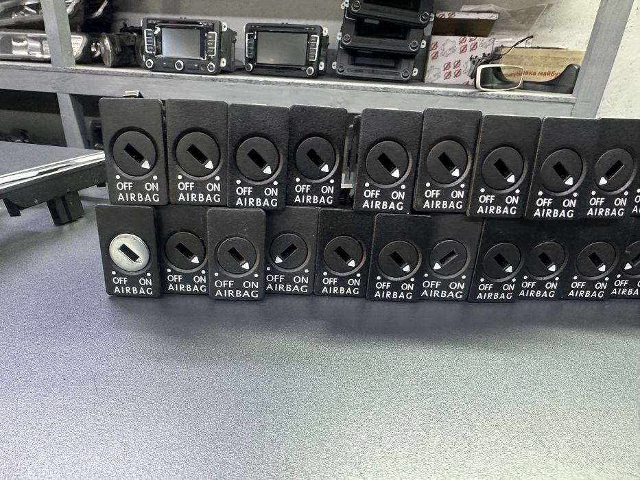 Включатель виключатель Airbag кнопка Airbag Passat B6 B7 CC