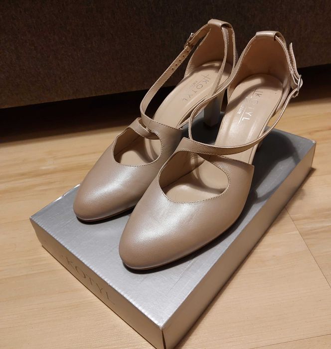 Kotyl, buty ślubne 7079, perłowe lico rozm.41