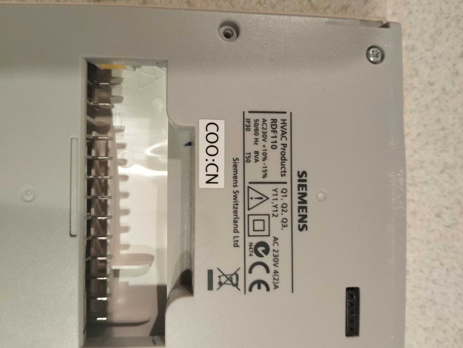 Regulator Siemens z wyświetlaczem model RDF 110