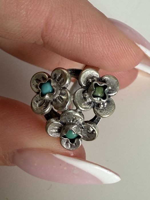 Srebrny pierscionek Warmet „niezapominajki” z turkusami