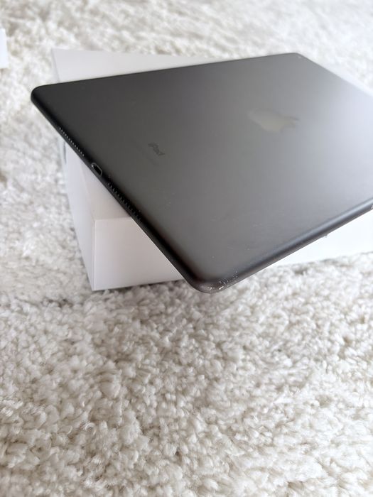 Ipad apple 8 gen 32 gb + etui klawiatura logitech combo touch