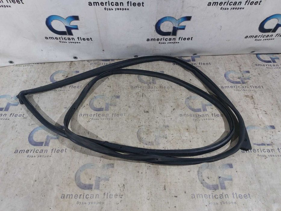 Nissan Rogue 14- Уплотнитель двери передний левый / Нисан Рог