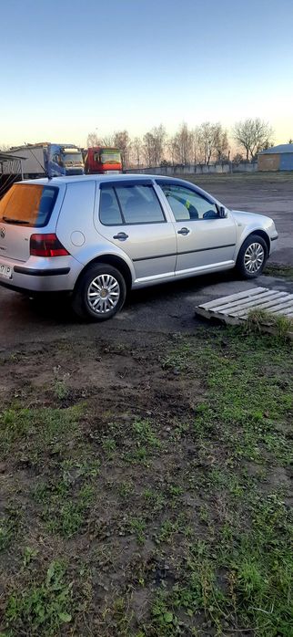Фольксваген гольф 4 2002р 1.6 mpi