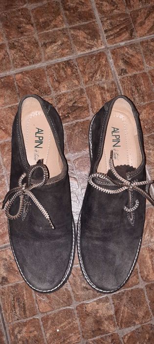 Męski zestaw odzieży tyrolskiej ze skóry.