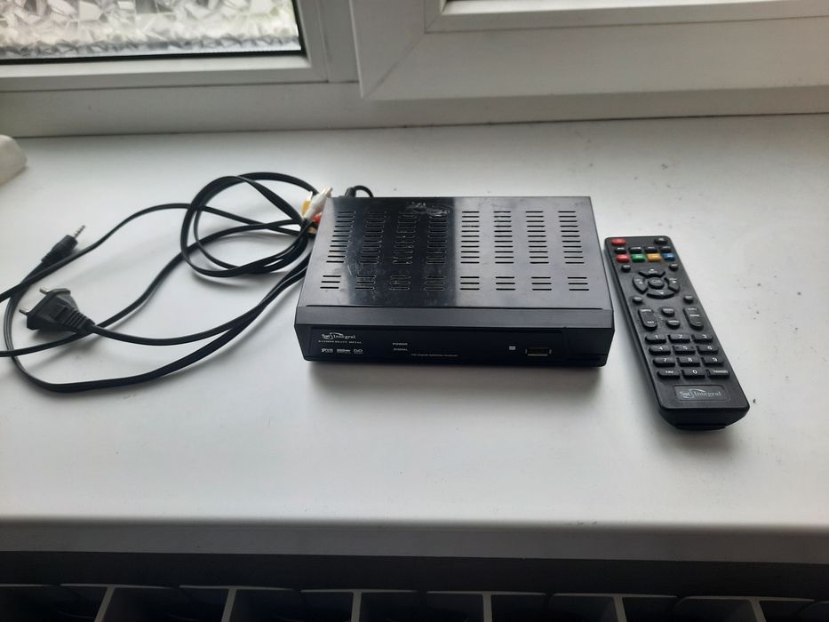 Продам тюнер спутниковый