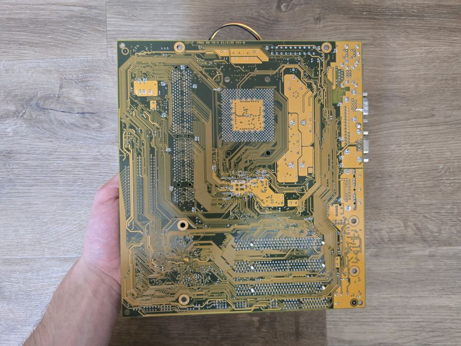 Zestaw platforma Athlon XP 2000+ 256MB Yang AN YA-4