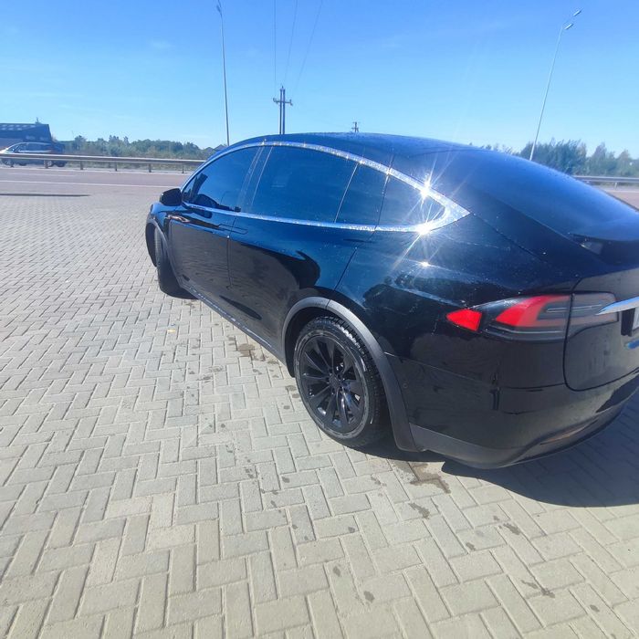 Tesla мобіл Х 90D 2017P