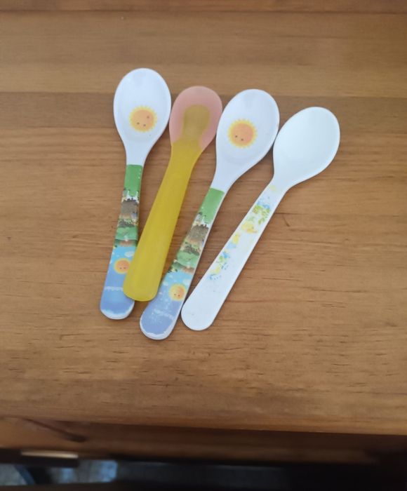 Lote 4 colheres bebé