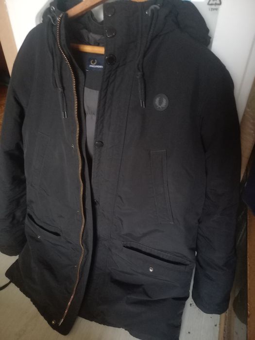 Продам мужской пуховик оригинал . Fred Perry