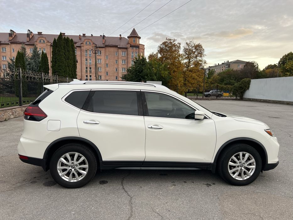 Nissan rogue мінімальні пошкодження