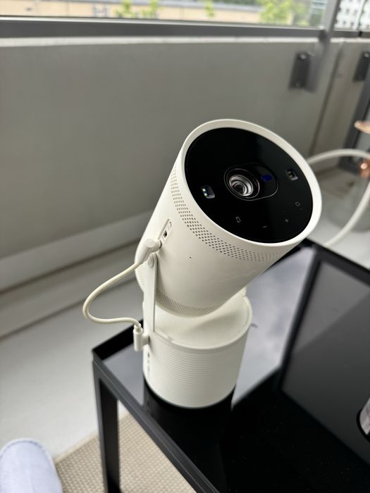 Samsung The Freestyle — портативний Smart-проєктор з акумулятором
