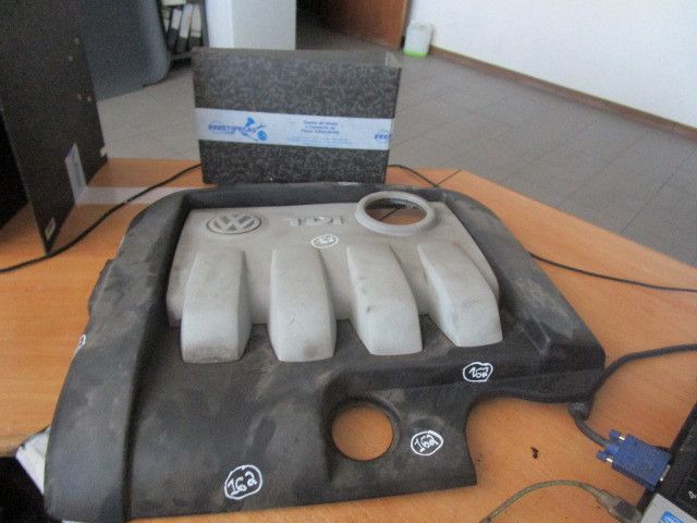 Cobertura do motor / blindagem superior do motor VOLKSWAGEN Passat (3C