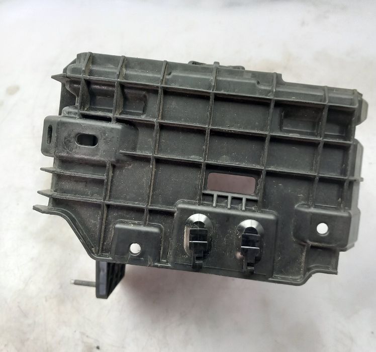 Base / caixa da bateria PEUGEOT 208 II