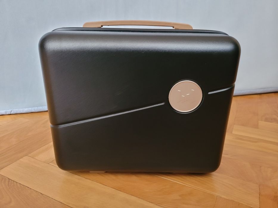 Mała walizeczka/kuferek podróży