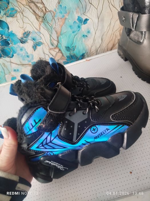 Продам дитячі снігові чоботи теплі