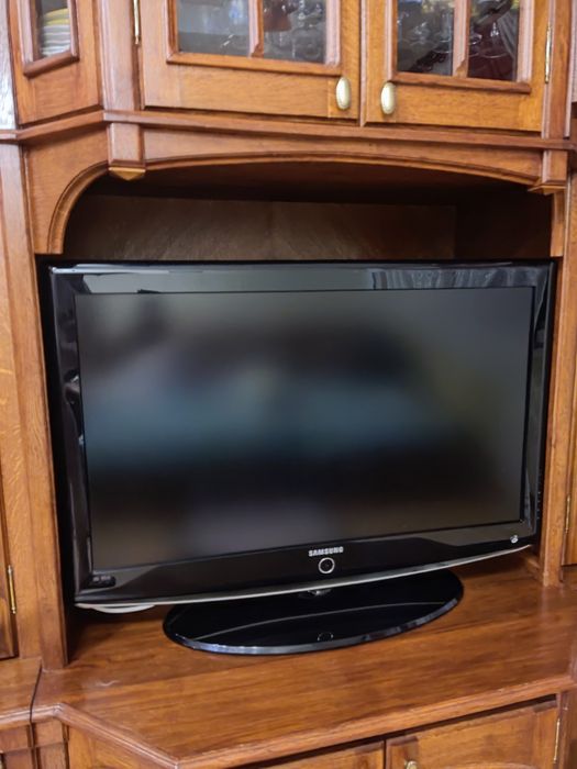 Телевизоры Samsung LE37R82B (37 дюймов), Panasonic  TX-26LX60P (26 дюймов); TX-29PX20P(29 дюймов); TC-21Z2A.