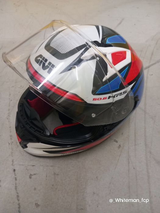 Capacetes semi novos marca GIVI e Bogotto