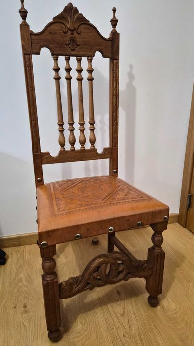 Vendo mesa de sala de jantar com cadeiras