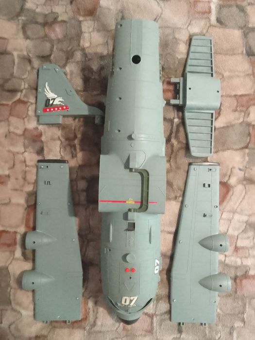 Великий літак іграшковий за 1000грн.