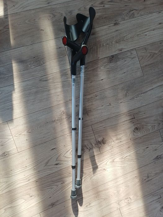 Kule inwalidzkie łokciowe