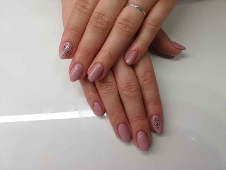 Paznokcie ,pedicure rzesy makijaż