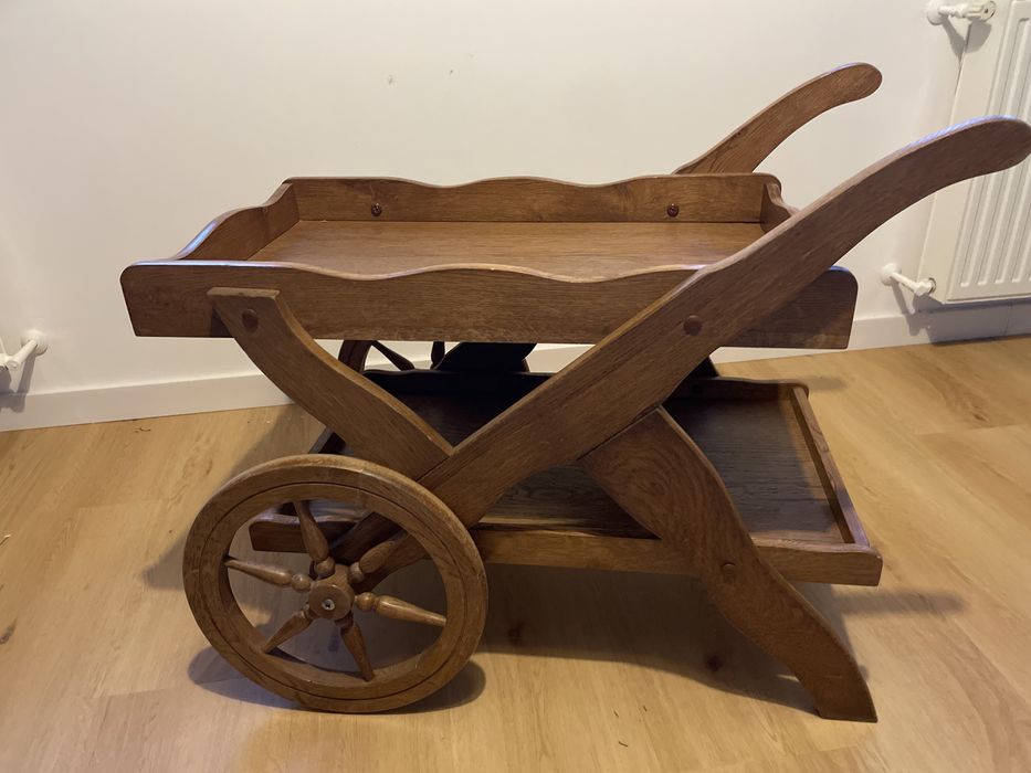 Stolik w kształcie taczki