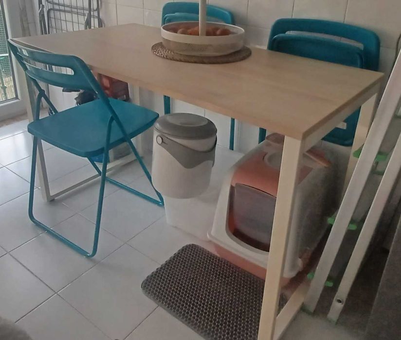 Mesa de cozinha e/ou secretária