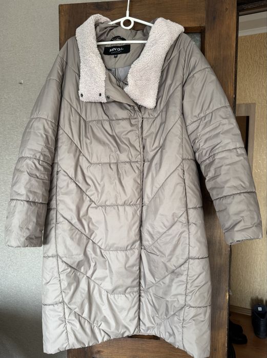 Пальто жіноче бежеве