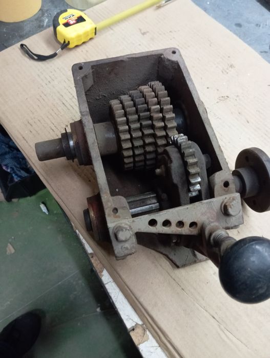 Универсально делительная Удг 250 стол поворотный резцедержка