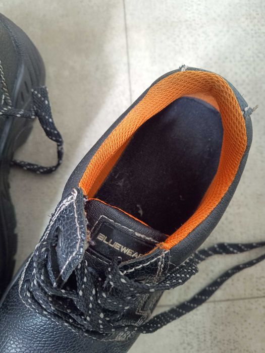 Buty robocze ochronne z noskiem.
