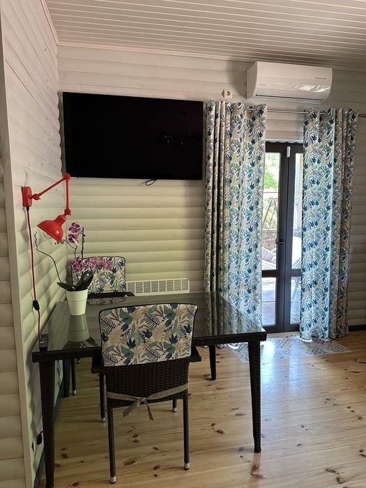 Будинок, с.Лука, поруч Білогородка, Бобриця, Музиці