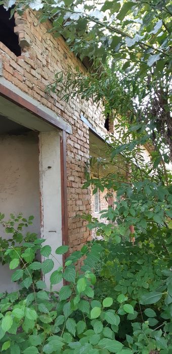 Продається будинок 3-и поверхи із ділянкою