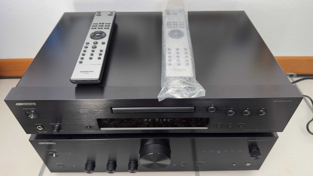 Onkyo leitor CD C 7030 e Onkyo amplificador A 9030 = a novos
