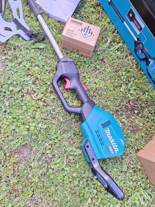 MAKITA Okrzesywarka Piła z Wysięgnikiem 40V XGT UA003GM101 30cm 4,0Ah