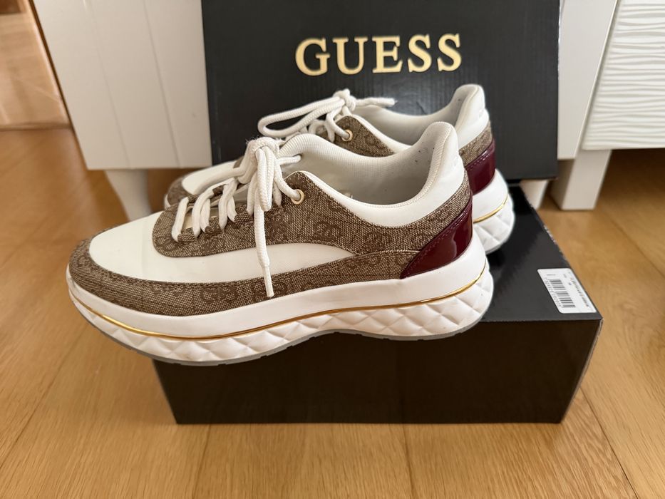 Tenia Guessa tamanho 39