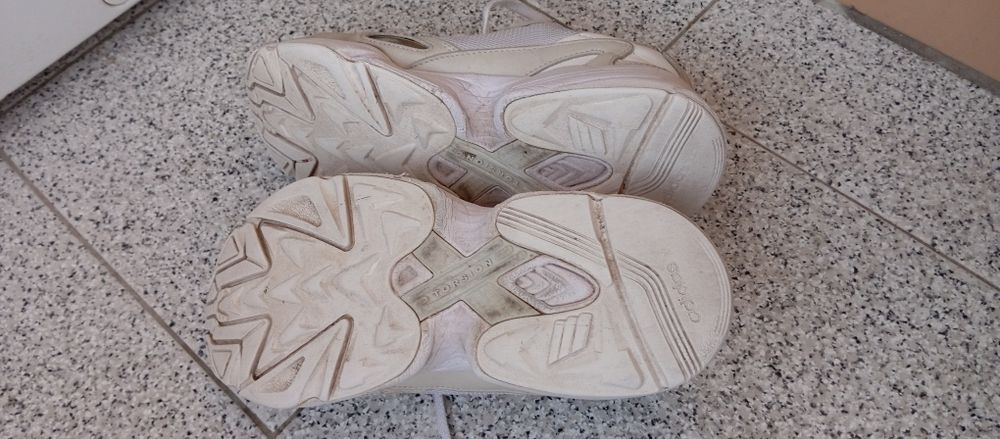 Sapatilhas adidas 37