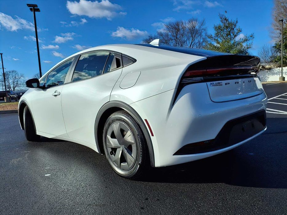 Toyota Prius      2025