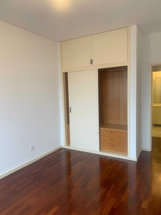 To Rent Premium Renovated 4+1 Bedrooms- Alameda das Antas – Porto