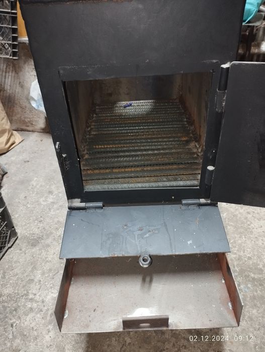 Буржуйка на дровах.