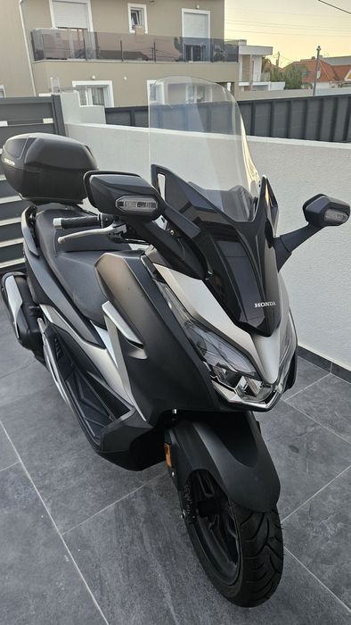 Honda Forza 300 (2019) – Livro de Revisões Honda, Top Case e Tucano Urbano