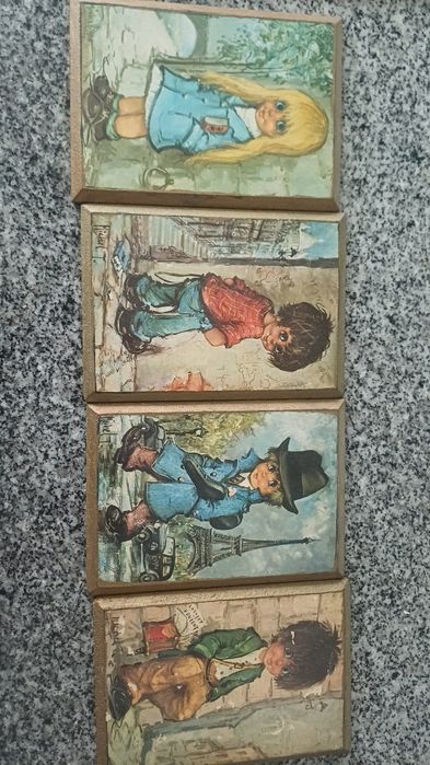 Conjunto de quatro  pequenos quadros  vintage